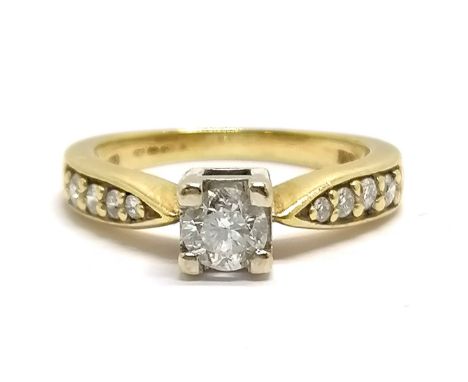 18ct hallmarked gold diamond ring (4.1mm diameter) with diamond set shoulders (8 stones) - size J &amp; 4g total weight (0.5c