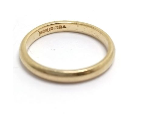 9ct hallmarked gold band ring - size P &amp; 2.7g - SOLD ON BEHALF OF THE NEW BREAST CANCER UNIT APPEAL YEOVIL HOSPITAL 