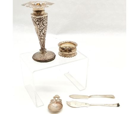 Walker &amp; Hall silver napkin ring, silver caddy spoon by Isle of Mull Silver Co (Philip D A Campbell), 2 silver butter kni