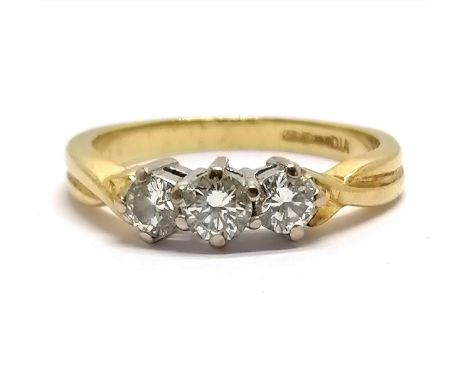 18ct hallmarked gold 3 stone diamond ring with crossover detail to shoulders - size M½ &amp; 3.8g total weight (0.5cts diamon