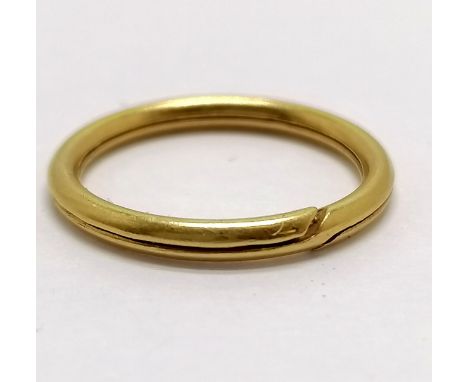 Unmarked gold (touch tests as 18ct) antique split ring - 18mm across &amp; 0.9g 