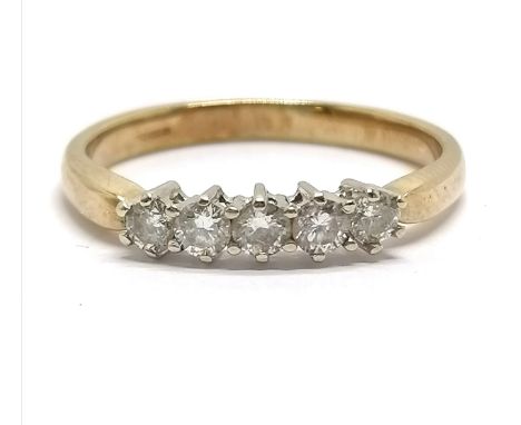9ct hallmarked gold 5 stone diamond ring - size O &amp; 2.1g total weight 