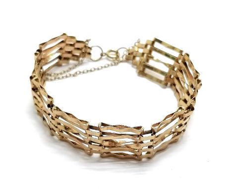 9ct hallmarked gold 5 bar gate bracelet - 9.6g - SOLD ON BEHALF OF THE NEW BREAST CANCER UNIT APPEAL YEOVIL HOSPITAL 