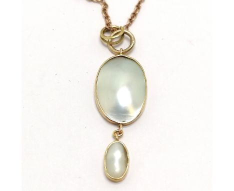 9ct marked gold chain with an unmarked gold mabe pearl pendant - 3.3g total weight ~ has later split ring bale &amp; pendant 