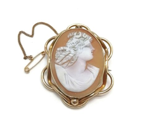 Gilt metal mounted hand carved cameo portrait brooch - 4cm drop ~ slight a/f to mount at bottom 