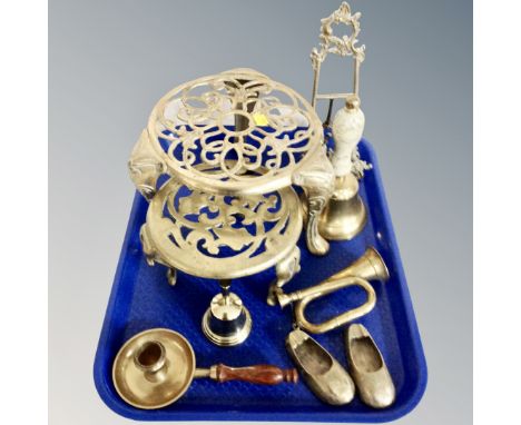 Two brass trivets, brass hand bell, miniature easel, miniature horn 