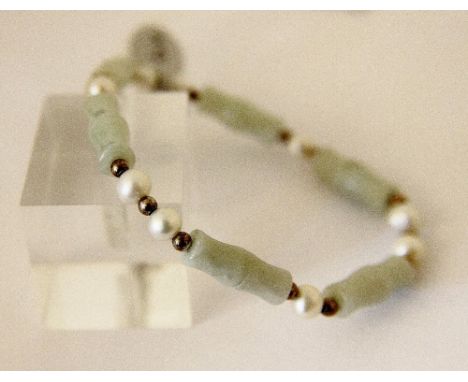 Jade, pearl and gold coloured bead bangle