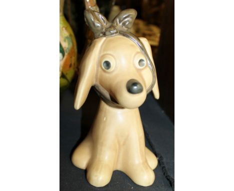 Sylvac large brown dog with toothache