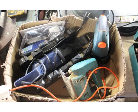 A quantity of electric tools to include Black & Decker KS890E reciprocating saw with instruction guide, a Black & Decker DN31