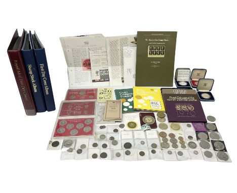 Mostly Great British coins including Queen Victoria 1887 halfcrown, small number of pre 1947 silver coins, Queen Elizabeth II