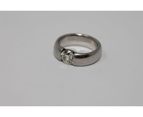 A good quality Gentleman's diamond solitaire ring, approximately 1.6ct, set in un-marked shank, tested as platinum, size O, 1