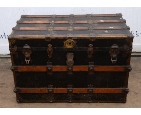 Early 20th century American cabin trunk, ( lacking internal tray ) W 87cm  D 35cm  H 58cm 