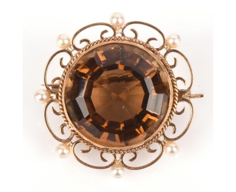 1950's citrine and pearl brooch in 9 ct gold, hallmarked Edinburgh 1959, with pin and roller catch, 29.8mm diameter, in perio