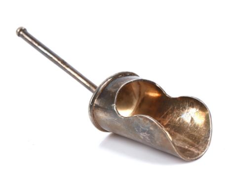 Silver caddy spoonCondition Report:  The handle appears to be re-applied/soldered.Handle 4.3cm longshovel 3.5cm long, 2.5cm w