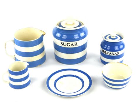 A quantity of vintage T & G Green blue ands white banded Cornish kitchen wares, green and black back stamped marks. (qty)