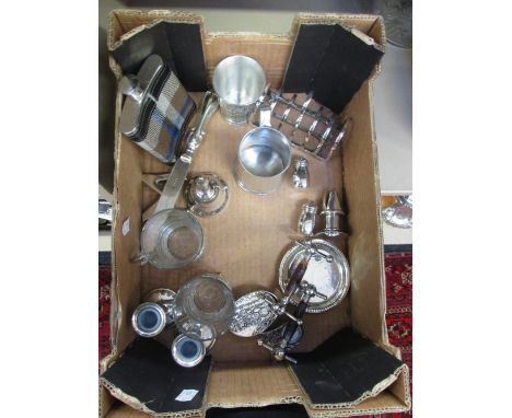 A selection of plated ware including toast rack, horn knife rests, cake knife, candle sticks, 'silver scene' clock and trinke