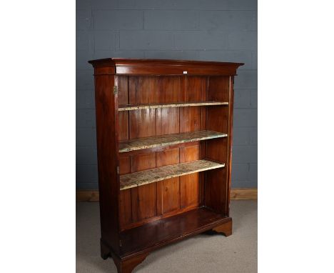 Edwardian mahogany bookcase, the moulded cornice above three adjustable shelves, raised on bracket feet, 127cm wide, 162cm hi