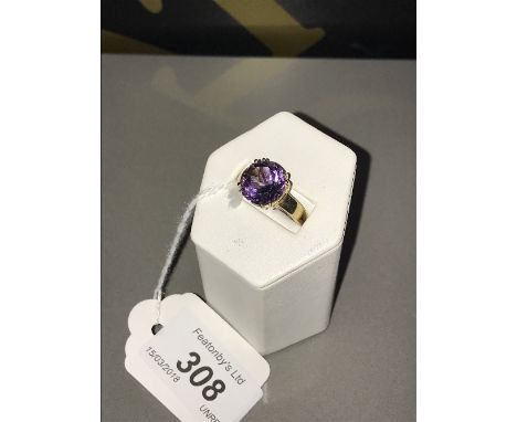 9 CT GOLD PURPLE STONE RING - POSSIBLE AMETHYST