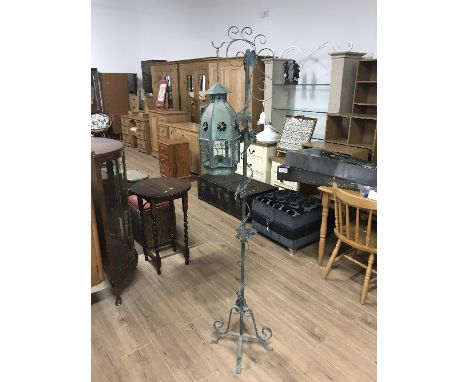 METAL LANTERN ON STAND