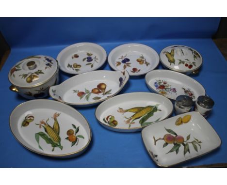 A QUANTITY OF ROYAL WORCESTER OVEN TO TABLEWARE AND THREE BOXES OF PLACE MATS