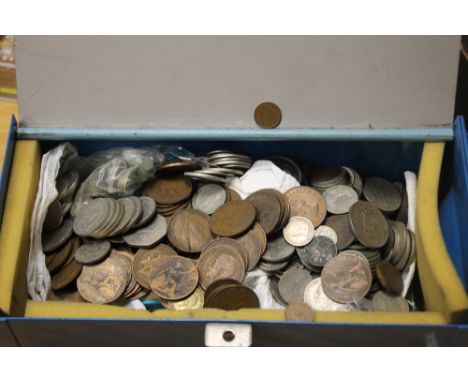 A COLLECTION OF MAINLY BRITISH PRE-DECIMAL COINS, ¼d - 2/6, ALONG WITH AN EPNS CADDY SPOON AND MINOR BADGES