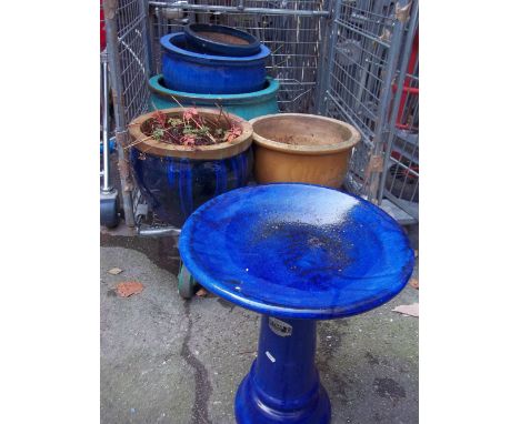 SIX ITEMS INCLUDING, FIVE CERAMIC GARDEN PLANTERS AND A CERAMIC BIRD BATH