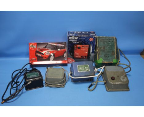 FIVE TRANSFORMERS, to include boxed Meccano T20A Hornby T20M, unboxed Meccano T20A, Meccano T15 and Meccano power control uni