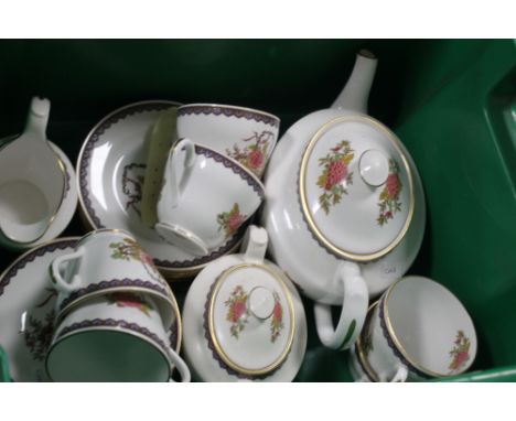 A SPODE TEASET IN "CHINESE BASKET" PATTERN INCLUDING TEAPOT