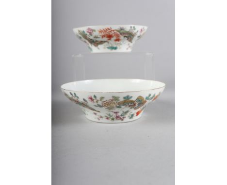 A pair of Chinese porcelain famille verte bowls, decorated with butterflies and flowers, seal mark to base, 5 1/4" diaConditi