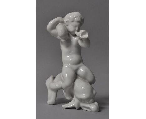 Putto auf Delphin, in ein Muschelhorn blasend, Kopenhagen, Bing &amp; Grondahl, 2. H. 20. Jh. Modell 4059, Entwurf Kai Nielse
