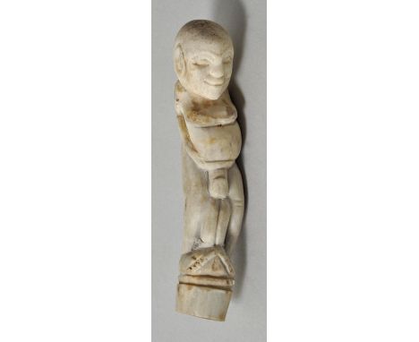 Stockgriff, Hawaii (?) Erotische Schnitzerei. Bein. Weibliche Figur mit Phallus. L. 10 cm  Stick handle, Hawaii (?), erotic c