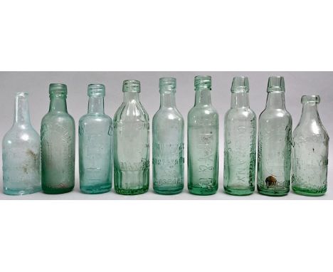 Konvolut von neun Wasserflaschen, England/Deutschland, 19./20. Jh., Formglas Wasserflaschen: ''C. Mumby &amp; Co, Portsmouth 