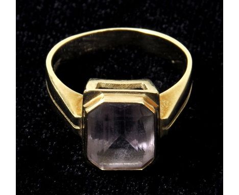 Damenring Fassung Gg 585, Schaustück sehr hellvioletter Schmuckstein (Amethyst/Spodumen,Treppenschliff). D. 17 mm/RM 50/51.  