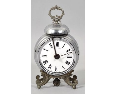 Wecker, Frankreich, Japy Frères, Ende 19. Jh. Vernickeltes Gehäuse auf blattverzierten Spritzguss-Füßen. Pendelwerk mit Weckw