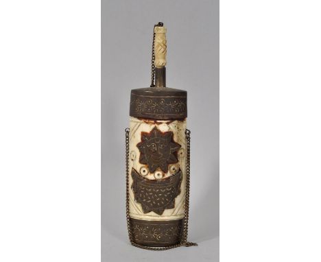 Schnupftabaksdose, Tibet, 20. Jh. Yak-Bein, Applikationen Sonne und Mond in Messing/ Kupfer. H. 15,5 cm  Tibetian snuff bottl