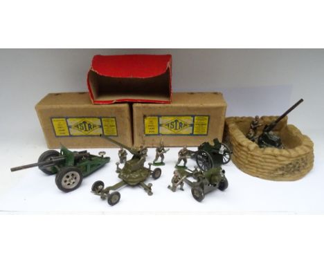 Britains set 1730, Gunners carrying Shells, set 1725, 4.5in Howitzer RARE FIRST VERSION with set screw elevating gear, set 17