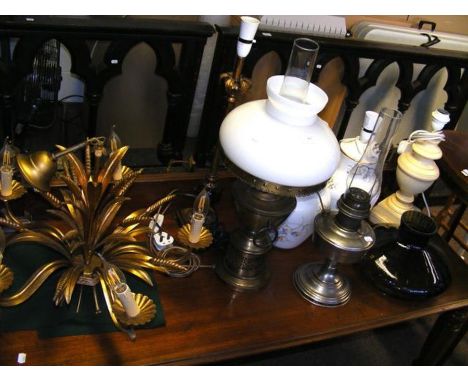 Assorted lamps and light fittings 