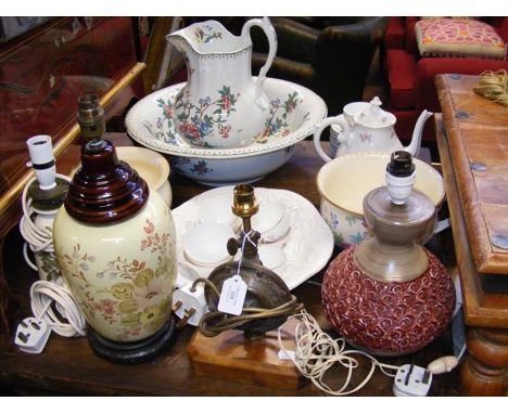 A Spode jug and washbowl, together with various tableware and table lamps 