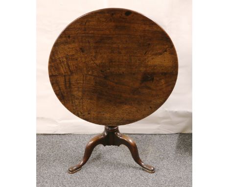 Georgian oak circular pedestal snap top table raised on tripod base and pad feet. 66cm tall x 79 cm diameter.