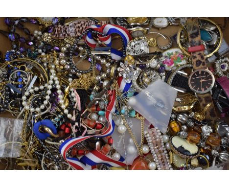 Costume jewellery to include cameo brooches, rings, watches, necklaces, chains and others (odd silver items noted).