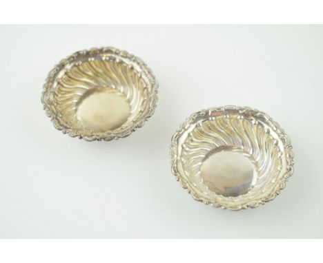 A pair of small silver sweet dishes, 13.4g, 54mm diameter, Birmingham 1901.