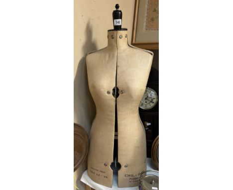 Adjustable mannequin Vintage DRESSMAKER Mannequin. CHIL DAW PIONEER No. 344739 Bust 32 - 39. Can be adjusted to size and in e