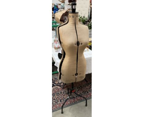 British Chil-Daw Mannequin A Chil-Daw Pioneer adjustable Manakin No 344739 Bust 32-39 with original Chil- Daw tripod base