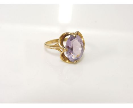 A 9ct gold oval cut amethyst ring, 4.00g