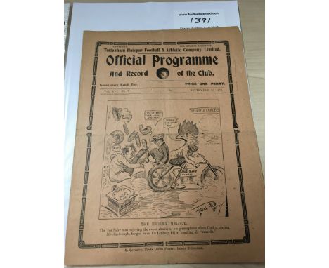 1923/24 Tottenham Hotspur v Bolton Wanderers Football Programme: Dated 22 9 1923 in good condition with very light wear.