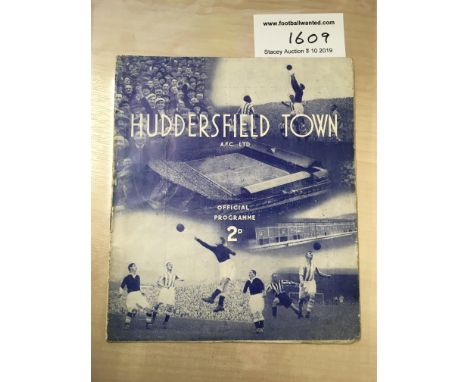 38/39 Huddersfield Town v Leicester City Football Programme: Dated 5 11 1938 in good condition with no team changes. Slight c