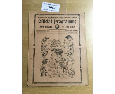 35/36 Tottenham v Swansea Town Football Programme: Dated 2 11 1935  with no team changes. Light folds and hole punched.