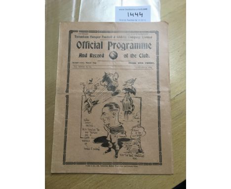 35/36 Tottenham v Southend United FA Cup Football Programme: Dated 11 1 1936 in good condition with no team changes. Light fo