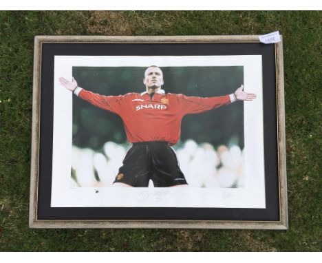 David Beckham Manchester United Signed Football Print: Ltd edition print nicely signed. Framed but glazing removed so could b