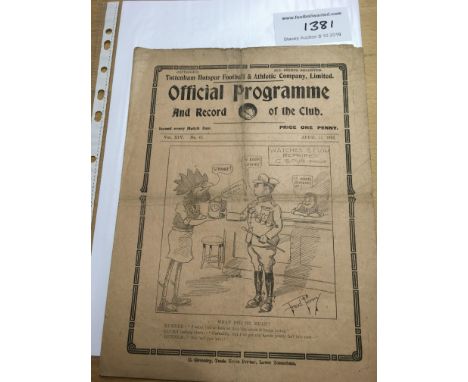 1921/22 Tottenham Hotspur v Arsenal  Football Programme: Dated 15 4 1922 in good condition with slight wear to folds.